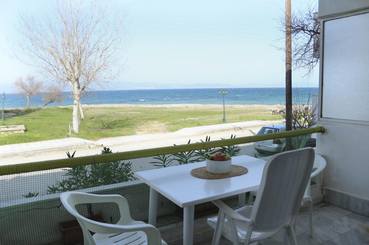 Holiday Home By The Sea Nea Poteidaia Exterior photo
